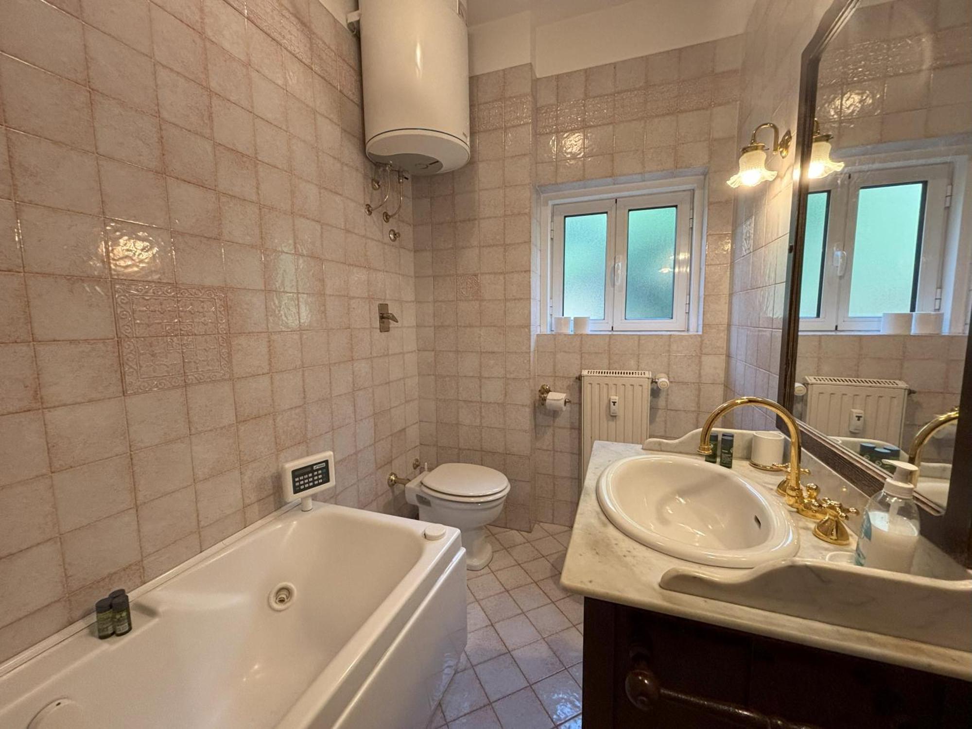 Affitto Turistico Via Bonomea 219-1 Apartment ตรีเอสเต ภายนอก รูปภาพ