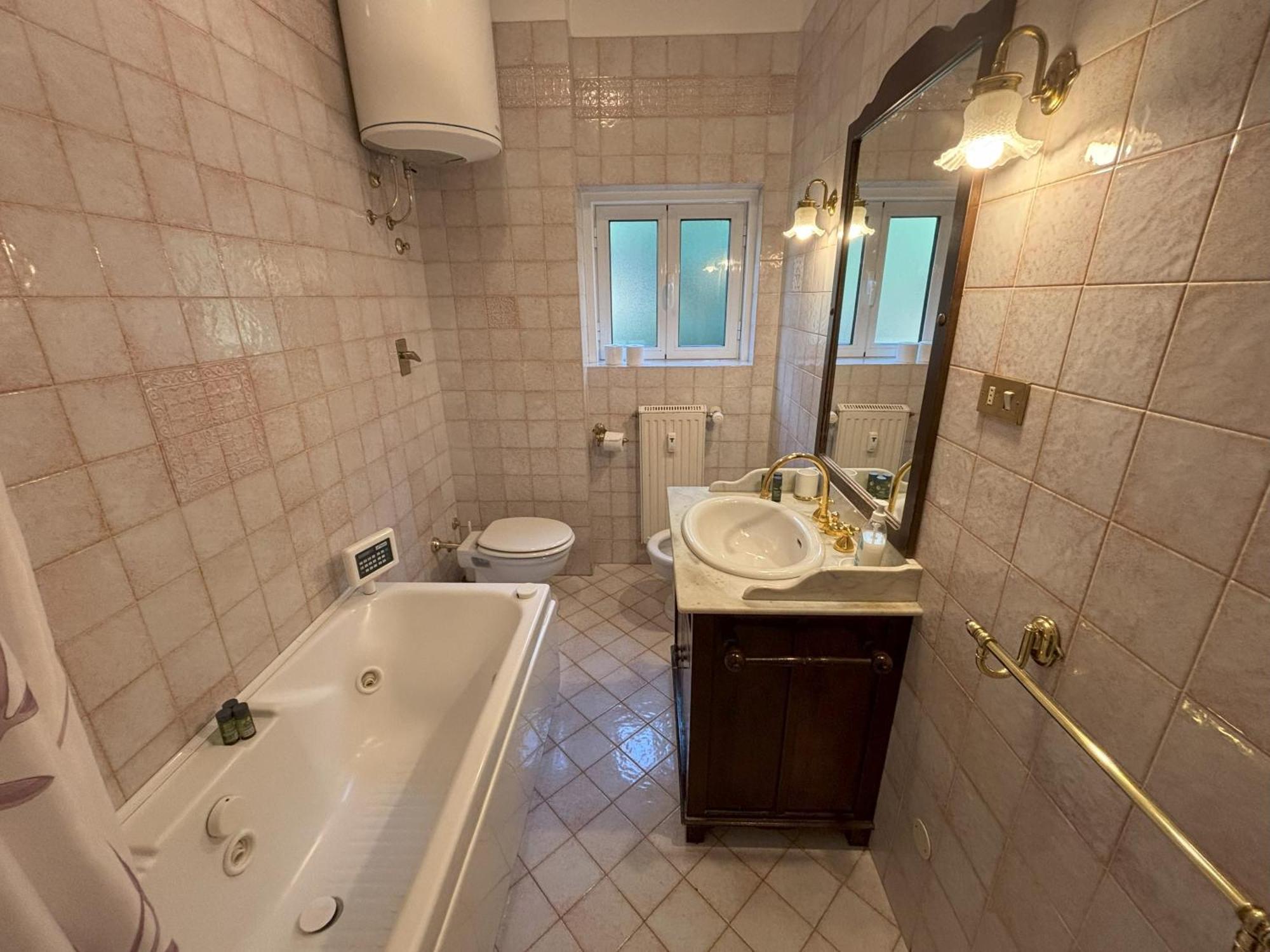 Affitto Turistico Via Bonomea 219-1 Apartment ตรีเอสเต ภายนอก รูปภาพ